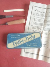 BOITE  NECESSAIRE D'ENTRETIEN  D'ORIGINE PROJECTEUR  PATHE-BABY avec accessoires