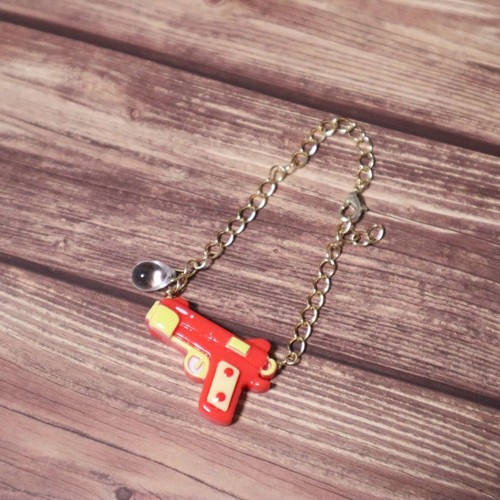 Pochette rouge pistolet - , eau