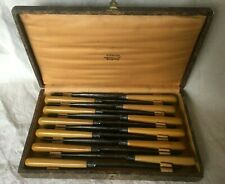 12 Anciens couteaux de table Pradel manche bois verni miel 