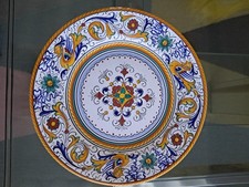 Assiette Deruta  peinte à la main décor dragon diamêtre 22 cm.