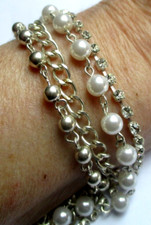 Ancien bracelet couleur argent 4 rangs perles cristaux bijou vintage  5317