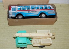 TRES BON ÉTAT .ANCIEN JOUET EN TOLE .A FRICTION.LE BUS. JAPON.+ 2EME JOUET DEL