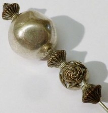 pic épingle chapeau cravate