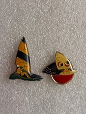 2 x  pin's divers planche a voile sport nautique windsurfing pin pins lapel