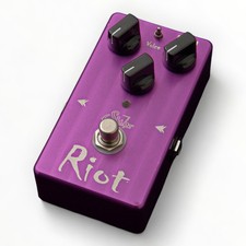 Pédale de distorsion Suhr Riot 3715 testée et fonctionne