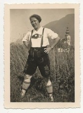 27/873 Photo - Lederhose Edelweiss - Marquante Église Jeune Femme Tracht