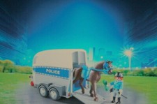 Playmobil -- Pièce de rechange -- Policière Figurines Cheval Remorque 6922 --