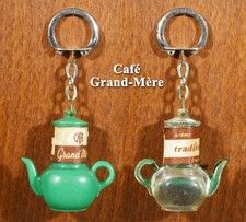 Cafés Grand-Mère, porte-clefs cafetière en plastique avec grains