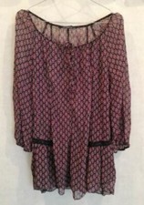 Tunique noire et rouge col