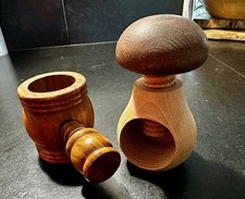 LOT DE 2 CASSE NOIX A VIS EN BOIS