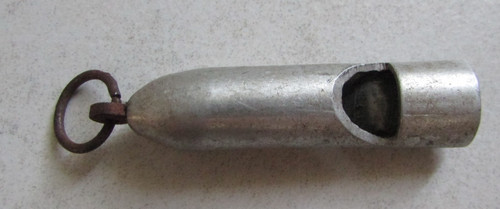 Ancien petit sifflet - , métal