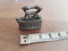  Petit fer à repasser en