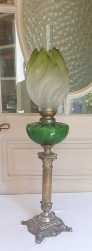 Ancienne lampe pétrole - à,