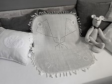 linge ancien Nappe de mariage En Lin  Brodé  Et Pompons