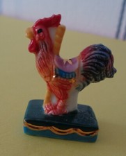 Fève thème Animaux Coq de Manège Forain  réf 1248