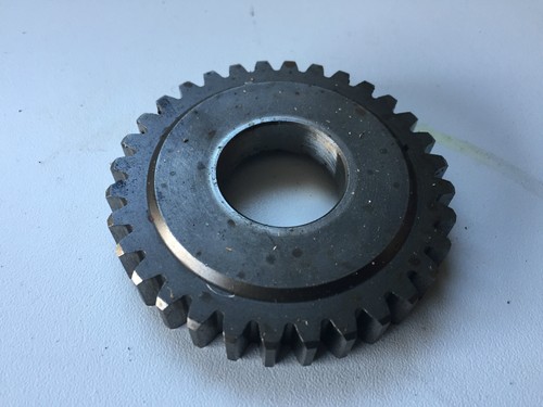 Une piece moteur - pignon, yamaha