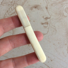 Ancien Etui à Aiguilles en Os