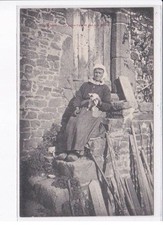 QUERON: la jeune cadet sur son peron - très bon état