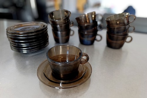 Lot tasses sous - +, sous-tasses