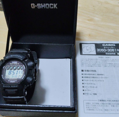 Montre noire radiocommandée