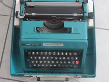 Machine à écrire olivetti