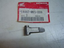 Culbuteur auxiliaire de