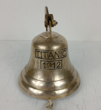 Cloche murale suspendue