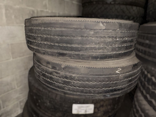 11r22 michelin xze2 - michelin, used