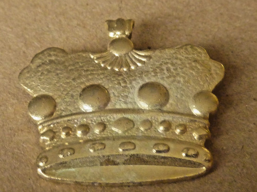 Pin pins badge couronne - pins, badge.