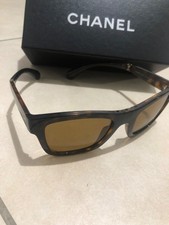 lunettes de soleil marron  femme chanel très peu utilisée