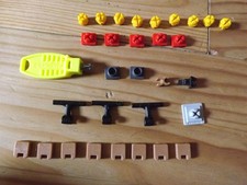 Playmobil - Lot d'attaches raccords rouge jaune blanc pièces clips taquets murs 