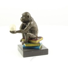 Sculpture du Singe Darwin