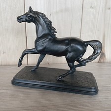 Cheval pur-sang, statuette en régule patiné, sur socle, début XXe