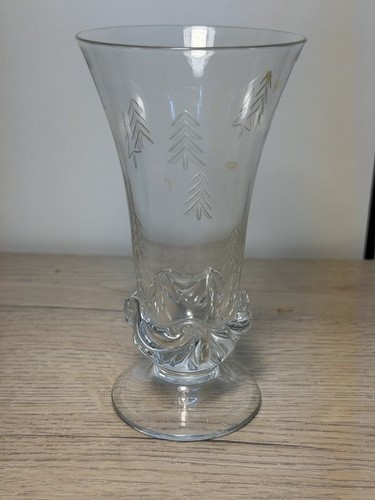 Vase cornet sur - , pied
