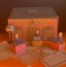 JOUET ANCIEN - PETITE  MAISON D'ECOLE EN COFFRET - NK ATLAS PARIS  FRANCE 1900's