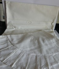 Parure brodée de lit bébé