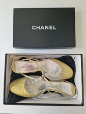 CHANEL Escarpins cuir verni
