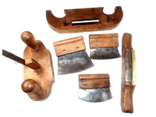 LOT OUTILS DE TONNELIER  RABOTS RACLOIRS DECOR COEUR ART POPULAIRE OUTIL ANCIEN 