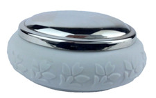 Boîte en porcelaine et argent