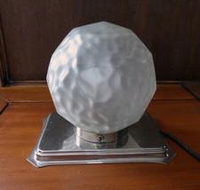 Lampe Art Déco vintage – Globe verre dépoli facetté – Socle métal chromé