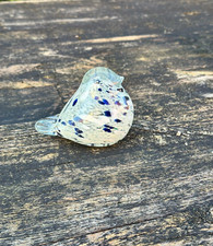Presse papier oiseau de verre blanc et bleu