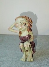Figurine Korrigan / Troll / Pixie accroupie de Anthony Fisher. Hauteur 11 cm
