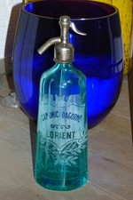 siphon eau de seltz. En ouraline,  pyramidal graphisme CHAUVE-SOURIS. LORIENT