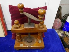 ancienne presse de relieur XIXème,bois et acier,maison Ste Marie,Bordeaux