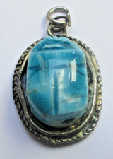 Ancien pendentif couleur argent scarabée porte bonheur pierre turquoise bijou 74