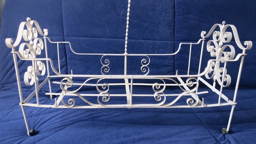 Ancien lit poupee - lit, a