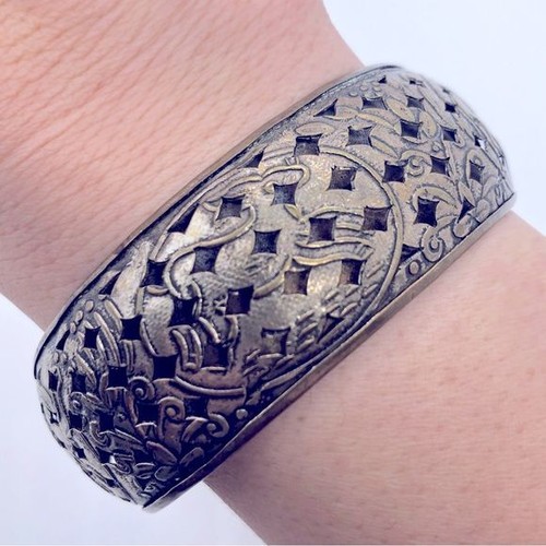 Bangle bracelet textured cut - bracelet, &