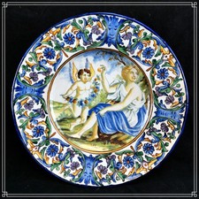 PLAT EN FAIENCE MAJOLIQUE
