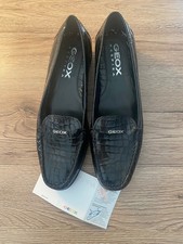 MOCASSINS FEMME GEOX - TRES TENDANCE, CUIR NOIR VERNIS POINTURE 36 - ETAT NEUF