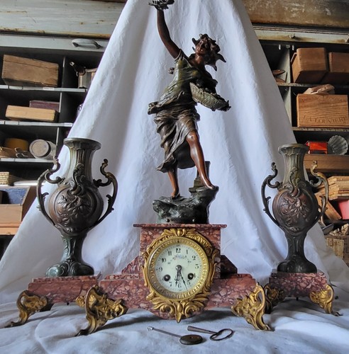 Pendule souvenir par - "souvenir", géo